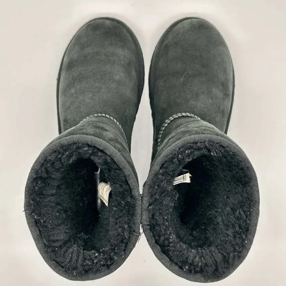 UGGs kids  Black Shearling Classic short waterproof boots 5251  Sz 4
